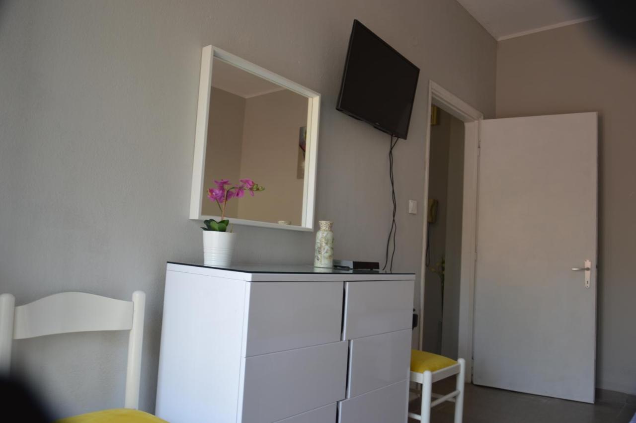 Daisy Apartment Asprovalta Exterior photo